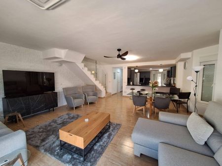 4 room luxury House for rent in Fuengirola, Andalusia - Photo 2