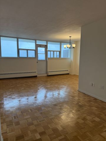 For Lease - 161 Oakwood Avenue Unit# 1905, Toronto, Ontario - Photo 2