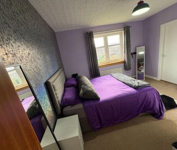 3 bedroom flat to rent - Photo 4