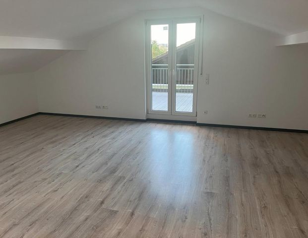 Große 2-Zimmer-Dachgeschosswohnung mit Dachterrasse - Photo 1