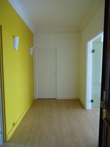 Location Appartement 4 pièces 113m² NEVERS 58000 - Photo 3