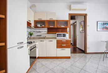 Cozy single room with window in Milan