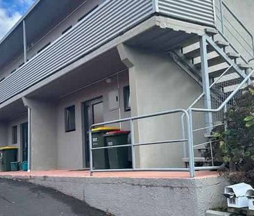 Sunny 1BR Flat in Hamilton Central with courtyard. - Photo 5