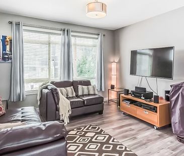 Modern 2 Bed Townhouse In Evanston | Corner Unit + Garage - Photo 4