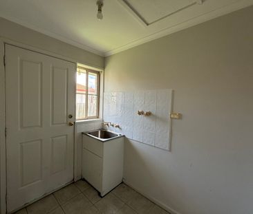 Well-Presented Two Bedroom Unit in Convenient Location - Photo 3