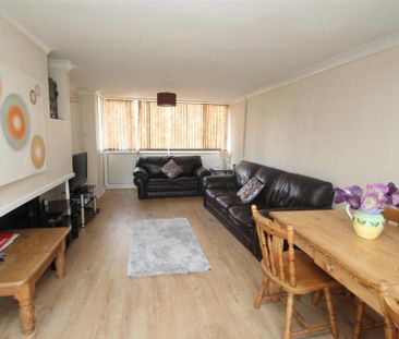 House share to rent - Photo 2