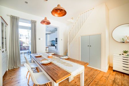 Rosebery Avenue - Photo 3