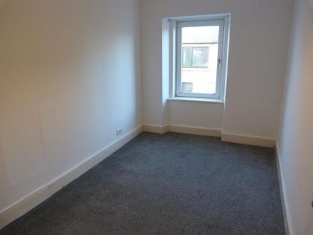 3 bedroom flat to rent - Photo 4