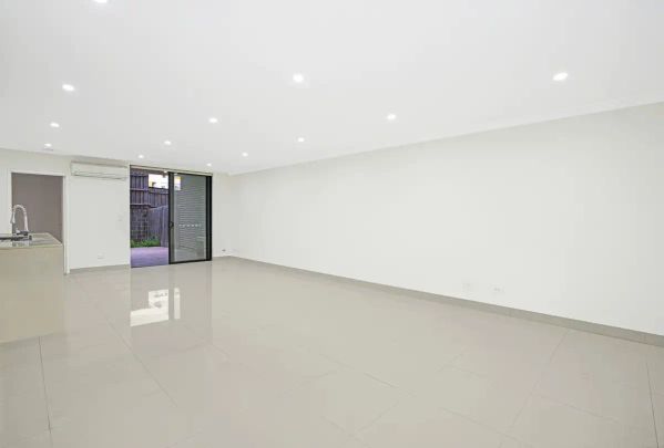 “Deposit Taken Oversized 1-Bedroom + Study with Courtyard” - Photo 1
