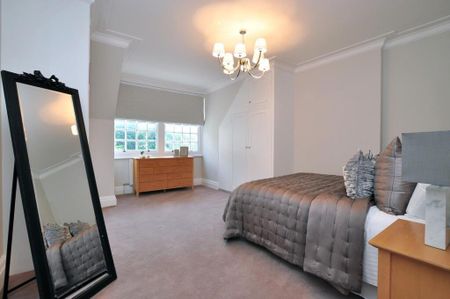 4 bedroom flat to rent - Photo 2