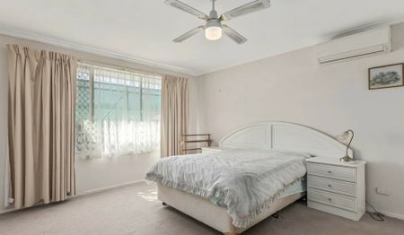 LARGE FAMILY HOME IN WILLASTON - Photo 5