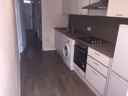 1 bedroom in a house share to rent - Photo 3