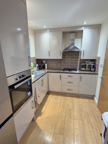 Recentrly built 4 bedroom house - Photo 2