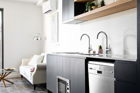 Fully Furnished Studio, includes water usage & WI FI - Photo 4