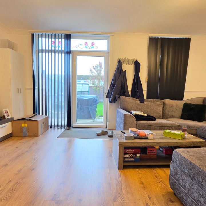 £1,000 PM · Hollow Croft, Liverpool, Merseyside - Photo 1