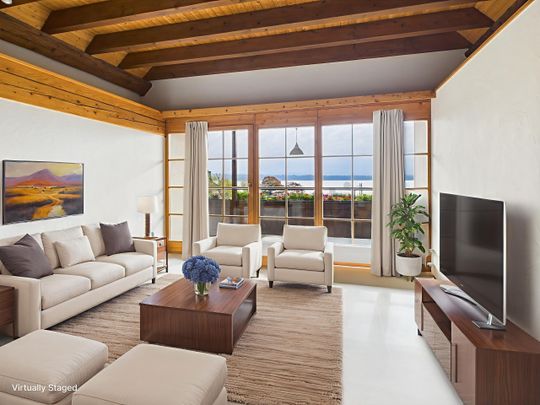 Charming 5.5-room apartment with gallery and lake view in Twann - Photo 1