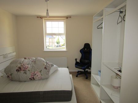 2 bed Apartment - To Let - Photo 2