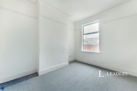 3 bedroom house to rent Hainton Avenue, Grimsby, DN32 - Photo 4