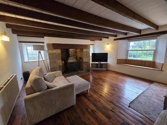 6 bedroom farm house to rent - Photo 1