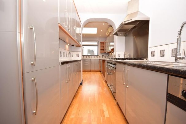 4 bedroom semi-detached house to rent - Photo 1