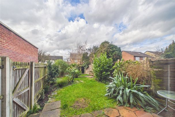 2 bedroom House in Calshot Place, Reading - Photo 1