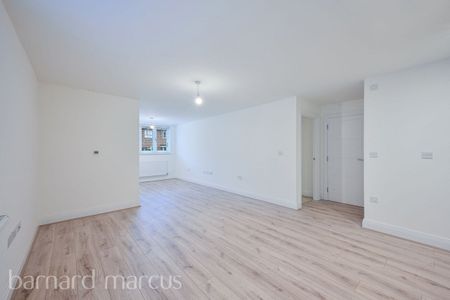 Potters Grove, NEW MALDEN - Photo 2