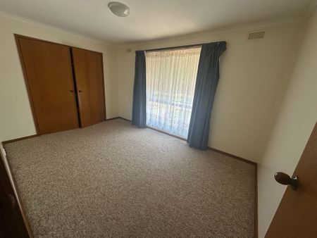 Neat and Tidy 2 Bedroom Unit - Photo 4