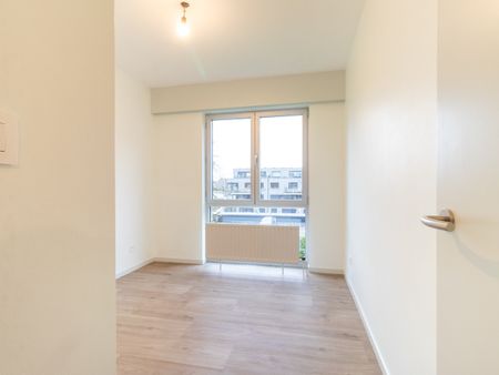 Volledig gerenoveerd appartement met autostaanplaats! - Photo 3