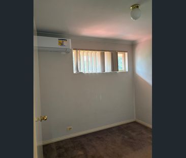 SPLIT SYSTEM AIR CON IN EVERY BEDROOM - Photo 6