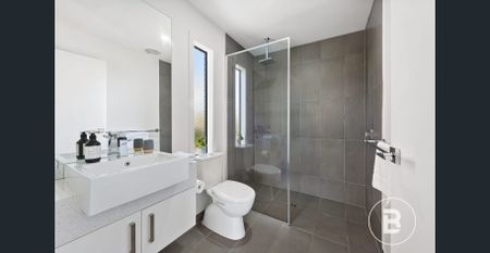 CONTEMPORARY THREE BEDROOM TOWNHOUSE WITH STUNNING PARK VIEWS - Photo 4