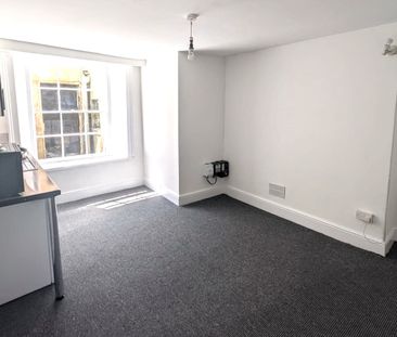 Bedsit, Southleigh Road, BS8 - Photo 1