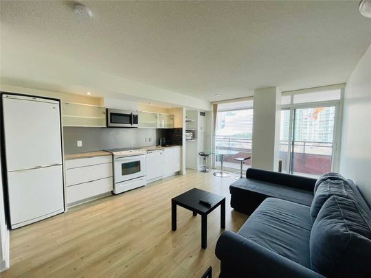 For Lease - 4 Spadina Avenue Unit# 811, Toronto, Ontario - Photo 1