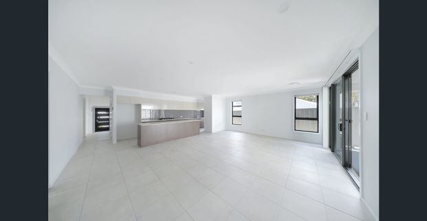 5 Bedroom Home With Solar - Photo 1