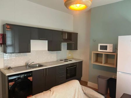 2 bedroom flat to rent - Photo 2
