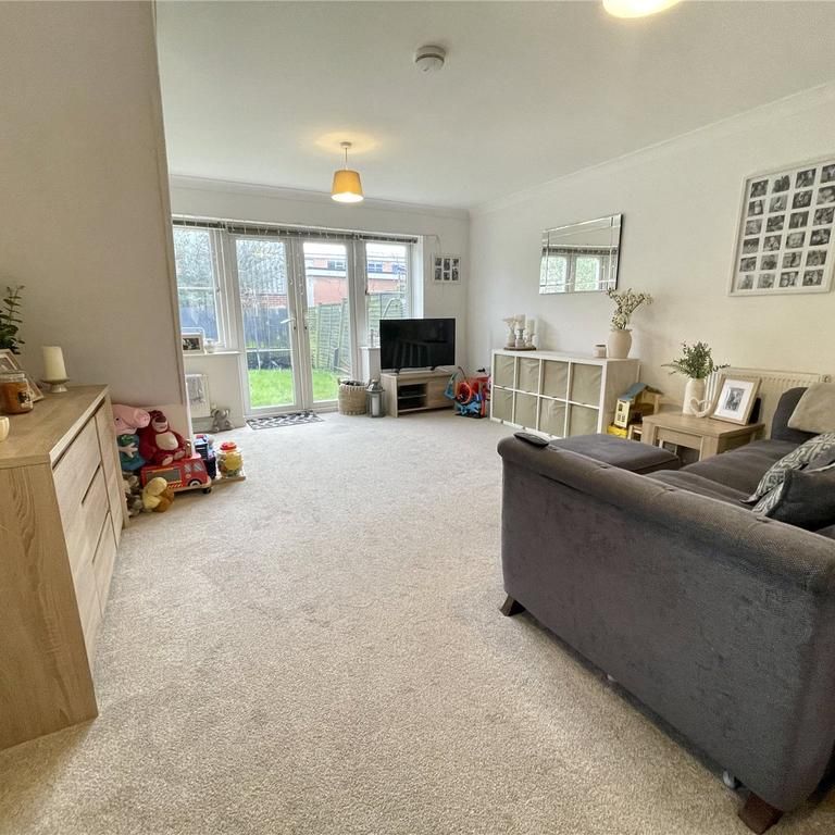 2 bedroom end of terrace house to rent - Photo 1
