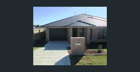 Three Bedroom Family Home - Photo 4