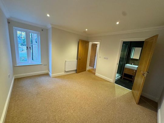 2 bedroom ground floor flat to rent - Photo 1