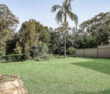 Five-Bedroom Multi-Level Family Home with Expansive Lawn - Photo 4