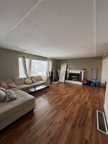 CABOSURA 900 Vedder Crescent - UPPER - Photo 4