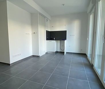 Appartement 1 pièces 26m2 MARSEILLE 2EME 573 euros - Photo 1