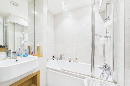 2 bedroom Flat in Bridge Street, Staines-Upon-Thames - Photo 5