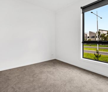 1006 Edgars Road, Wollert VIC 3750 - Photo 3