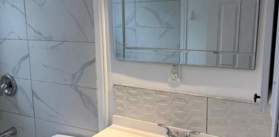 51/2 a Boisbriand dispo 1Décembre 2025 les inclus : internet 2 stationnements, Loker, Thermopompe - Photo 2