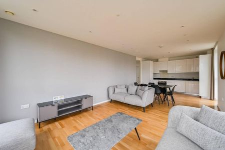 3 bedroom flat to rent - Photo 5