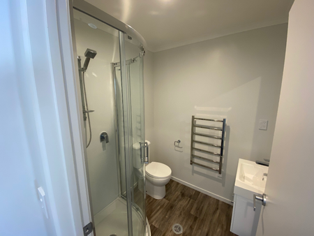 Modern 1-Bedroom Studio Unit for Rent – Hamilton East, 3216 Offering comfortable and convenient living, this fully furnished 1-bedroom, 1-bathroom studio unit is ideally situated in Hamilton East. - Photo 5