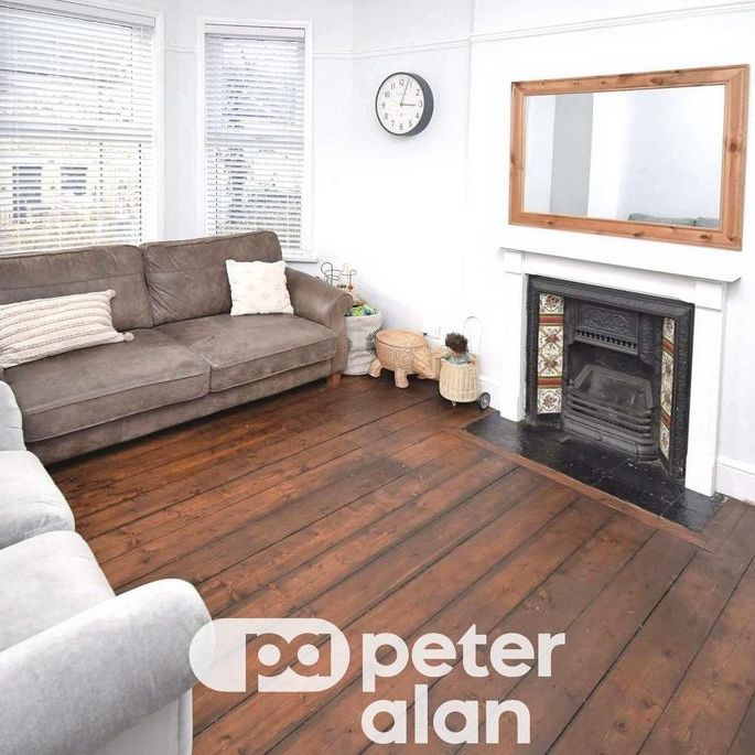 4 bedroom end of terrace house to rent - Photo 1