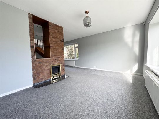 4 bedroom detached bungalow to rent - Photo 1