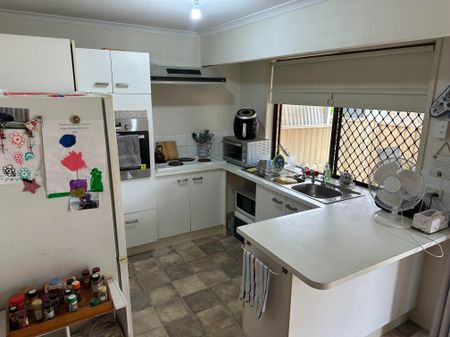 Charming Two Bedroom Villa in Currumbin Waters - Photo 2