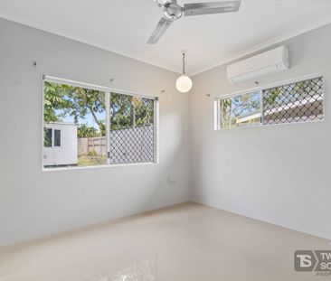 79 Baronia Crescent, Holloways Beach - Photo 3