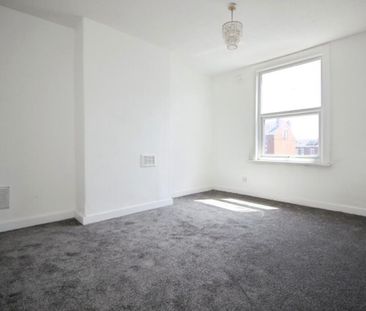 2 Bed End Terrace, Temple View Place, LS9 - Photo 1